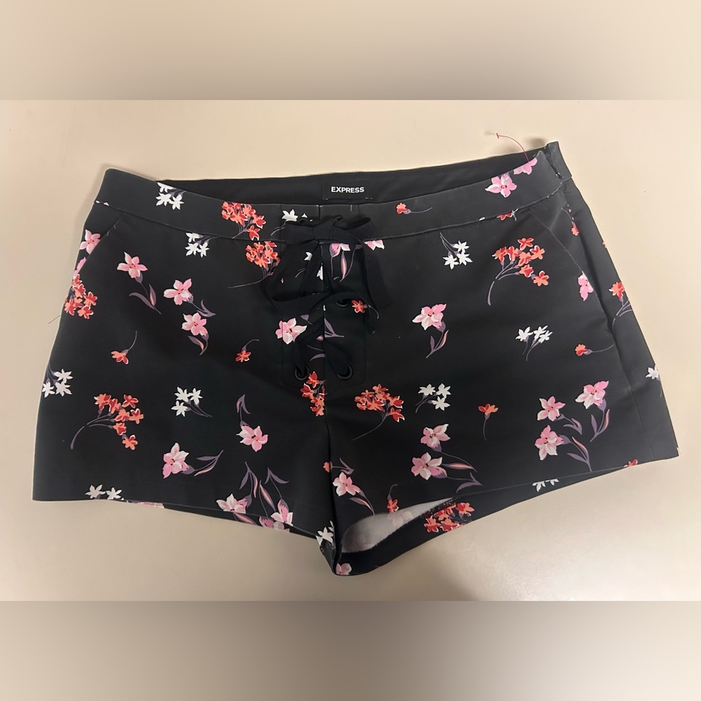 Express Black-Floral Mid-Rise Shorts
